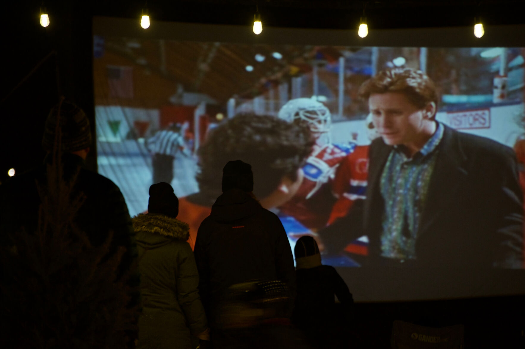 wz25NW_CinemaAndSkatesCUT5.jpg
